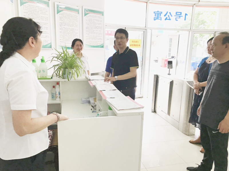 2物业交谈.jpg